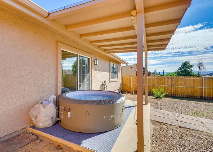 Holiday home Hot Tub & Fire Pit: Retreat! *